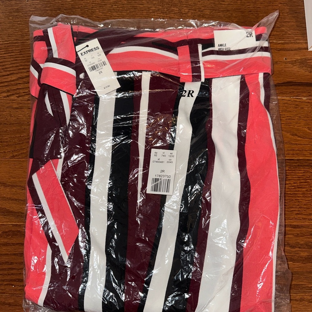 Express Bold Multi Striped Ankle High Rise Pants with belt. Size 2.